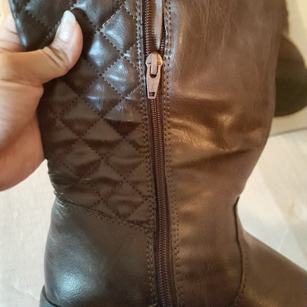 Boots - Picture 6 of 7